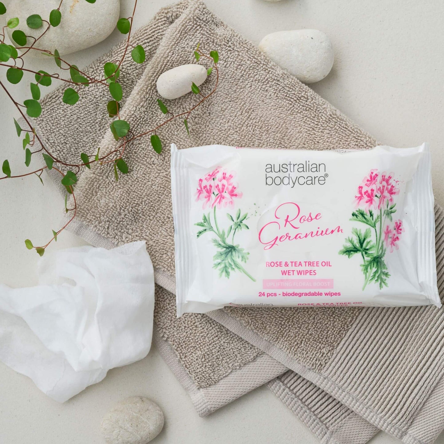 Vådservietter med Rose Geranium & Tea Tree Oil 24 stk. - Renser for bakterier, snavs og makeup