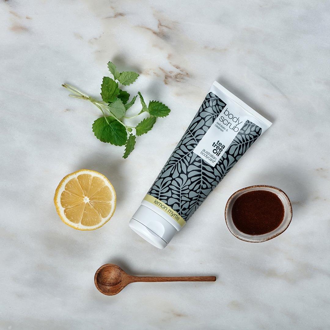 Body Scrub til bumser og uren hud på kroppen - Eksfoliering med 100% naturlig Tea Tree Oil – Også til intim brug
