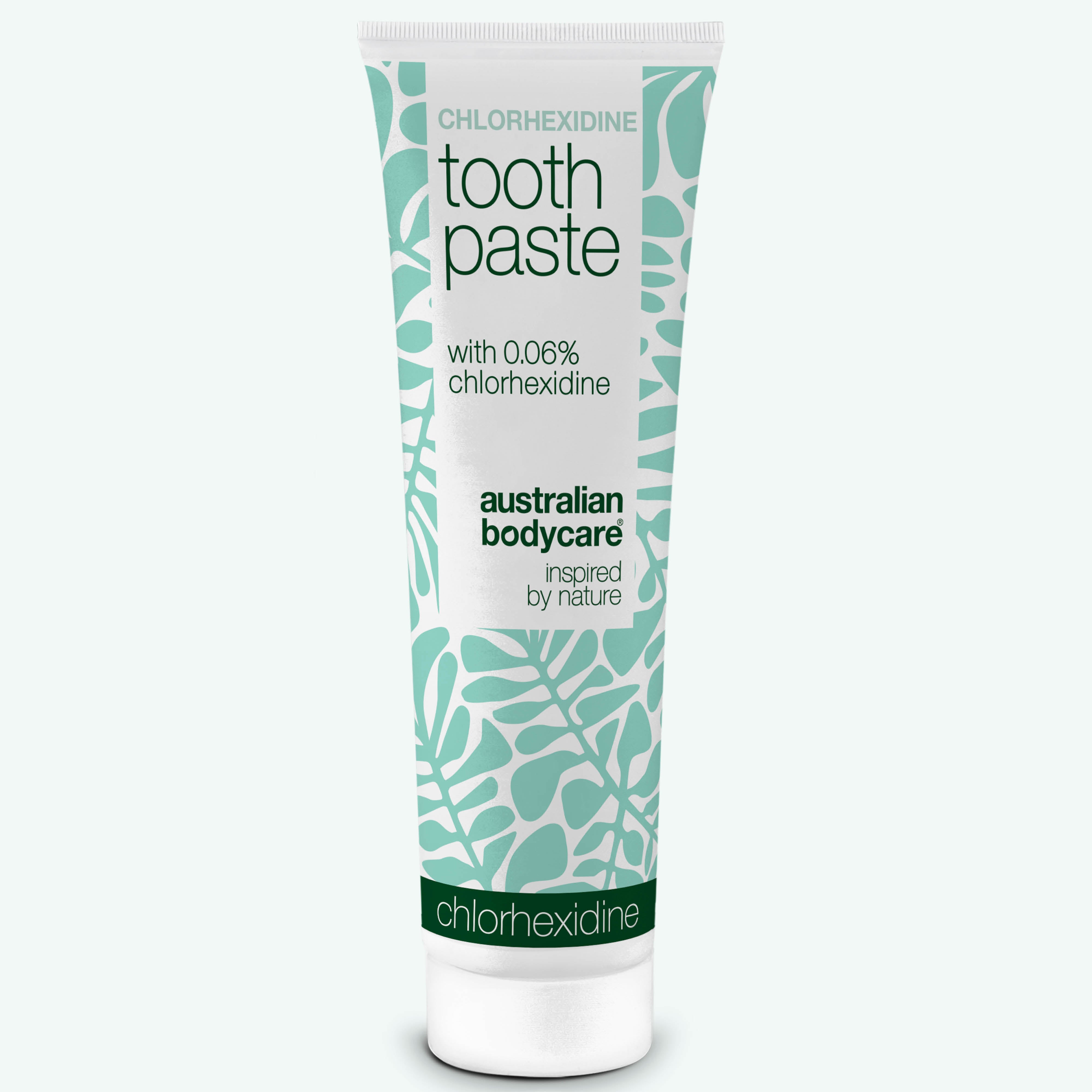 Hvid og mintgrøn tube Australian Bodycare Chlorhexidine tandpasta med 0,06 % klorhexidin på hvid baggrund.