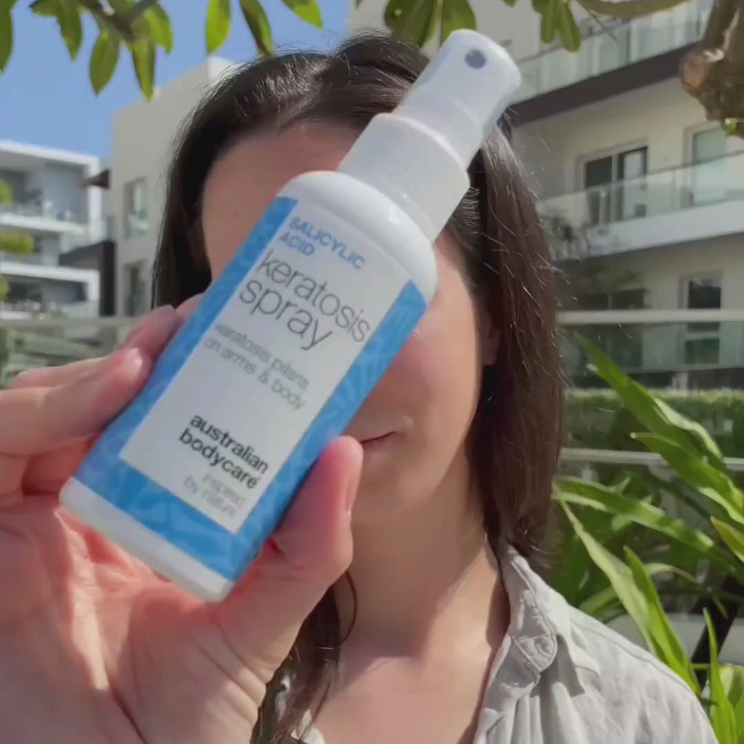 Keratosis Pilaris Spray mod knopper og ru hud på kroppen — Keratosis pilaris spray reducerer knopper og ujævn hud. Bruges dagligt – indeholder effektiv salicylsyre.
