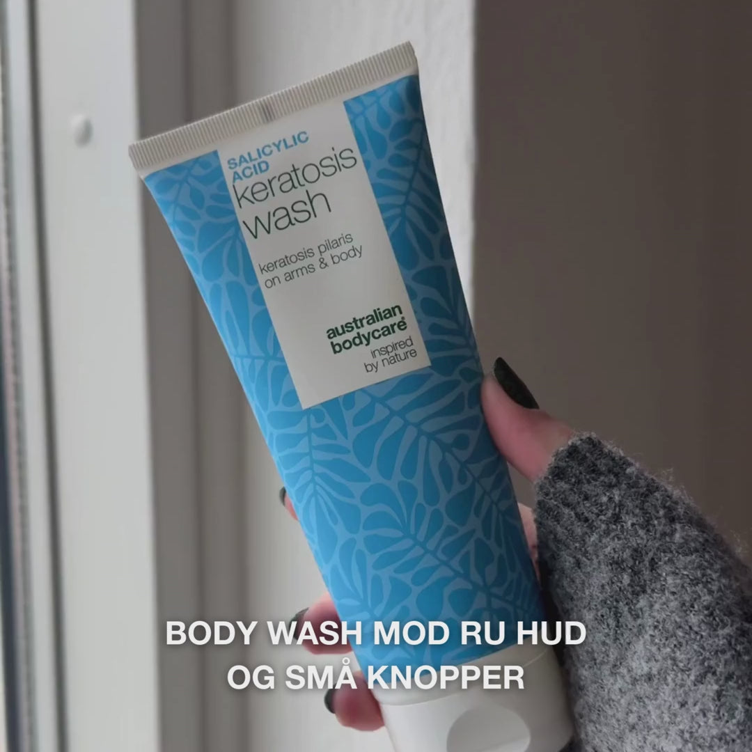 Keratosis Pilaris Body Wash mod tør, ujævn hud og små knopper. Beriget med salicylsyre, niacinamid, zink PCA og glycerin for synligt glattere hud.