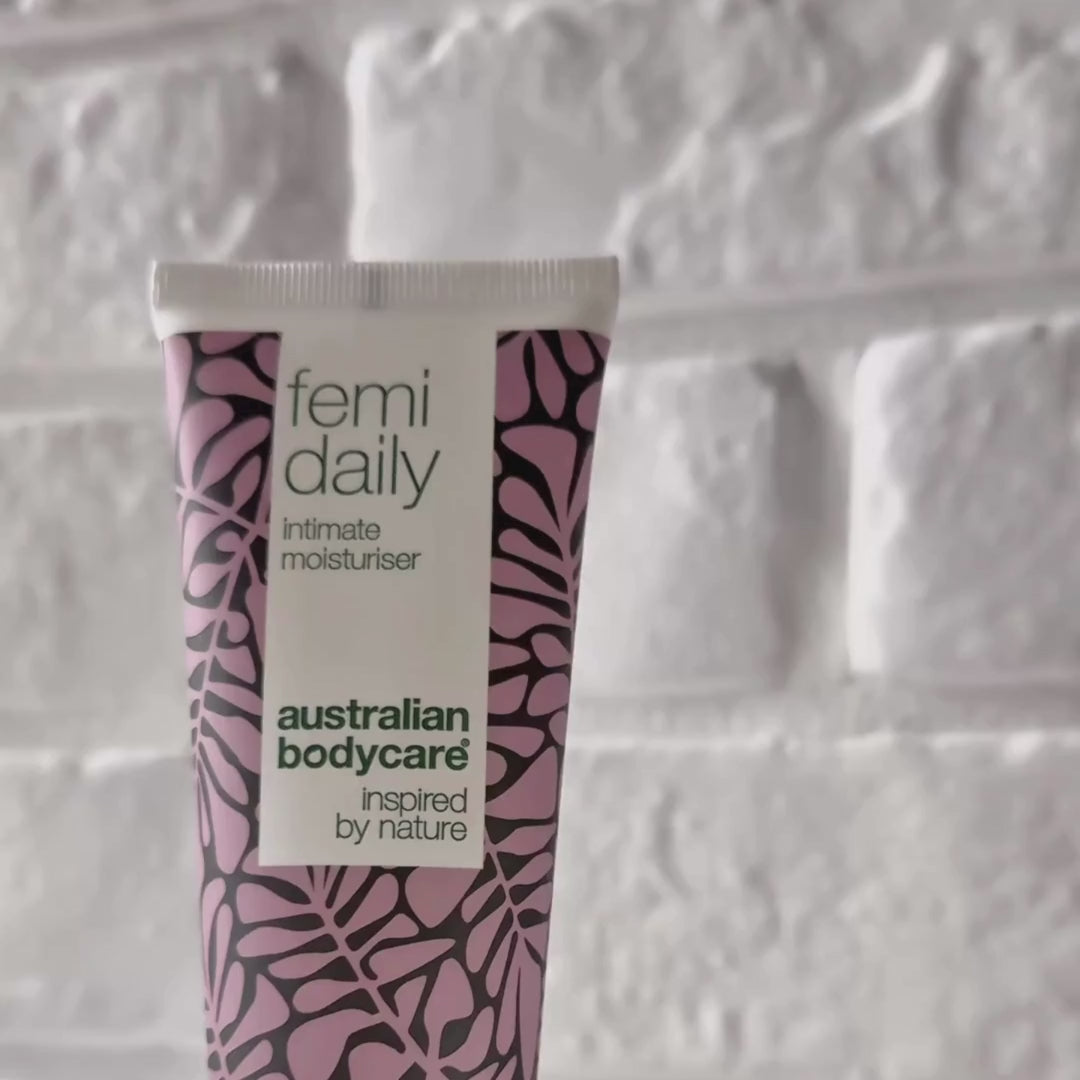 Video, der viser Australian Bodycare Femi Daily Intim Gel og dens lette, beroligende tekstur.
