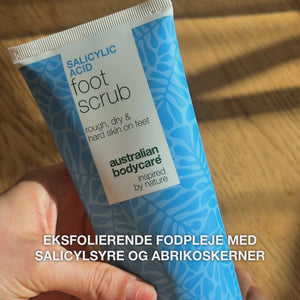 Salicylsyre Fodscrub – mod hård hud, tørre hæle og revner — Fodscrub med salicylsyre fjerner hård hud og tørre hæle. Gør fødderne bløde, fugtede og behagelige at gå på.