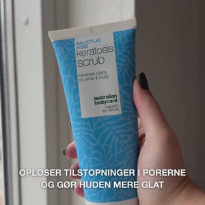 Keratosis Pilaris Body Scrub fjerner døde hudceller og reducerer knopper. Gør huden blødere og jævn med salicylsyre, allantoin og glykolsyre.