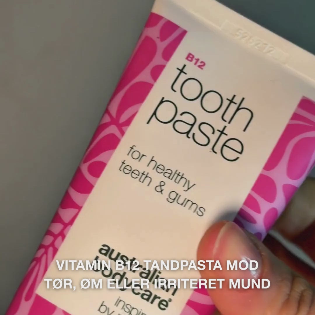 Vitamin B12 Tandpasta lindrer tørhed og ømhed i munden. Styrker tænderne og giver frisk ånde. Med B12, fluorid, zink, citronskal og pebermynteolie.