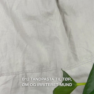 Vitamin B12 Tandpasta giver frisk ånde og sunde tænder. Styrker emaljen og plejer tandkødet med B12, fluorid og zink.