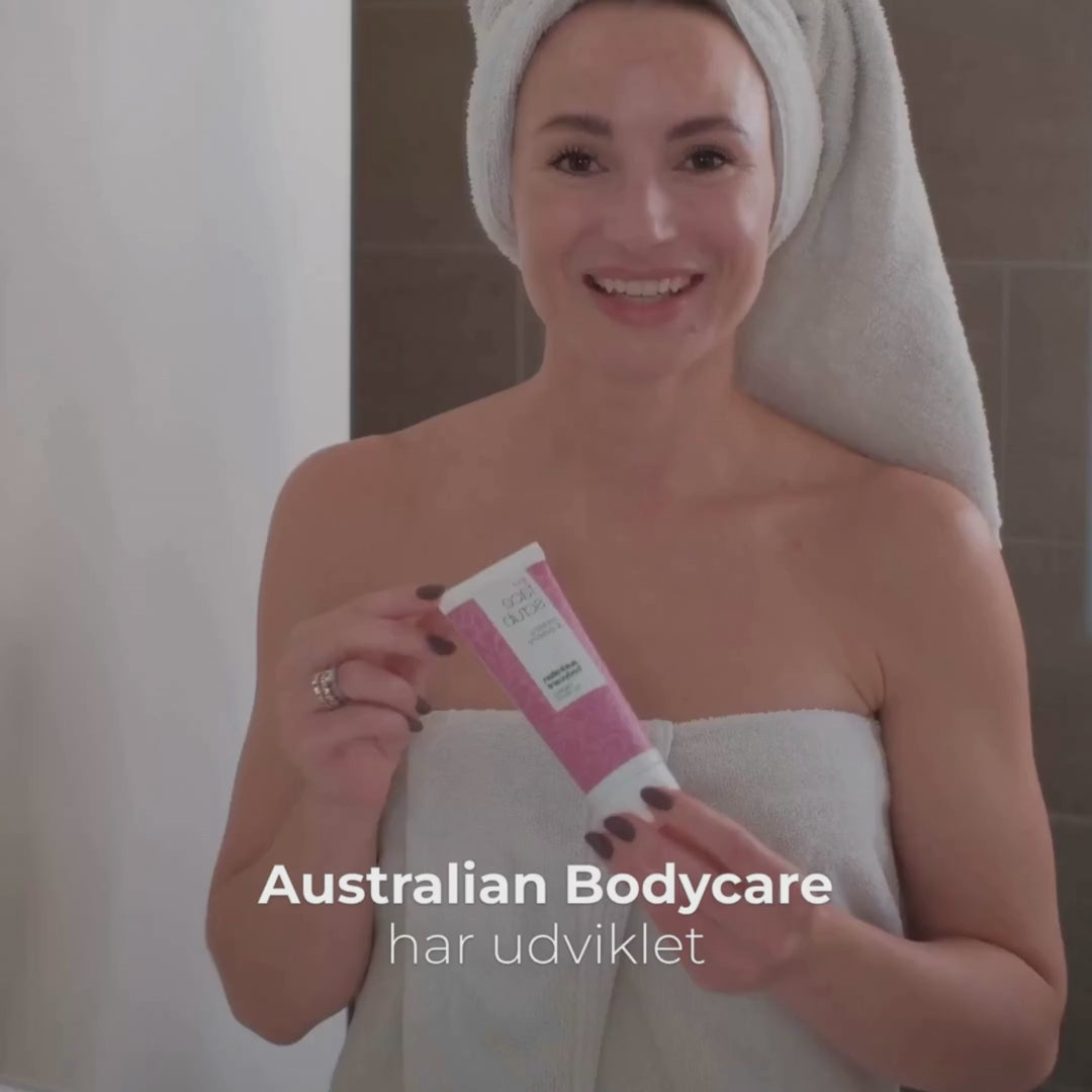 Video af Claudia Rex med Australian Bodycare Vitamin B12 Face Scrub – ansigtsscrub med B12, glykolsyre og abrikoskerner til glød og jævn hud.