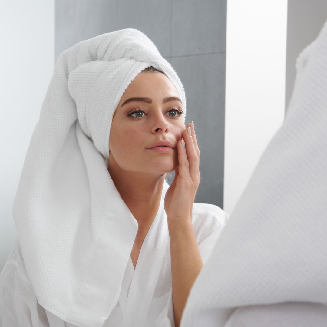 Aloe Vera Bio & C,E, F vitamin Anti age Serum — Serum med Aloe Vera, Tea Tree Oil og Hyaluronsyre mod rynker